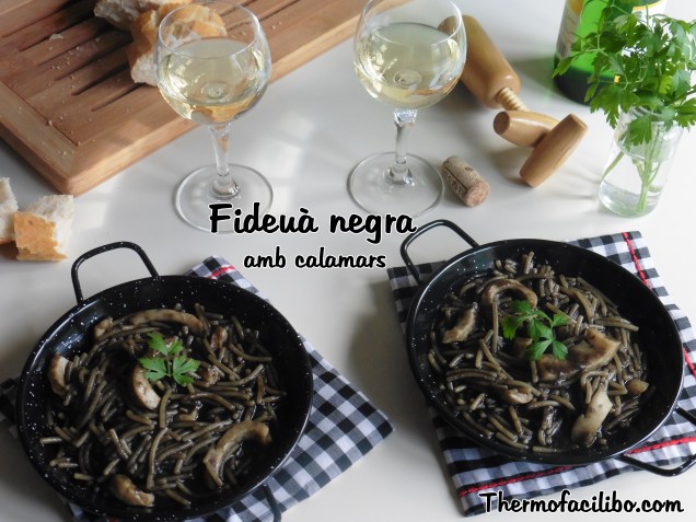 Fideuà negra amb calamars.1