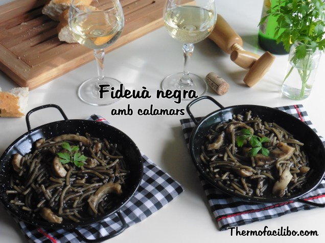 Fideuà negra amb calamars..