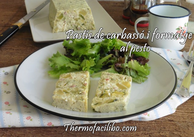 Pastís de carbassó i formatge al pesto