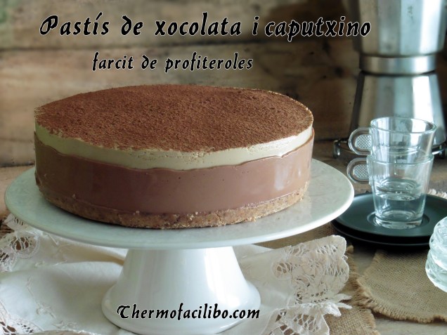 Pastís de xocolata i cafè farcit de profiteroles.....