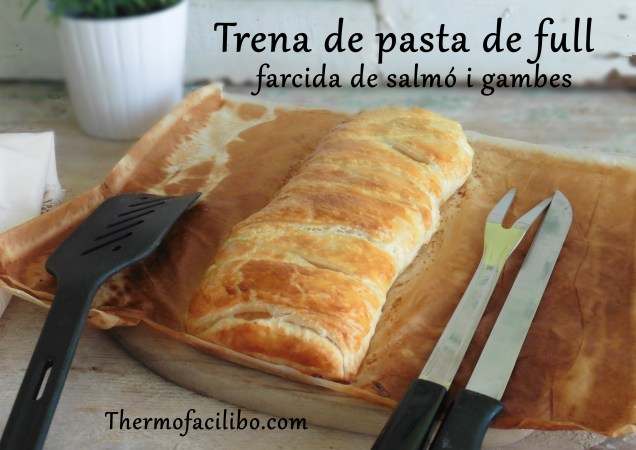 Trena de pasta de full farcida de salmó i gambes..