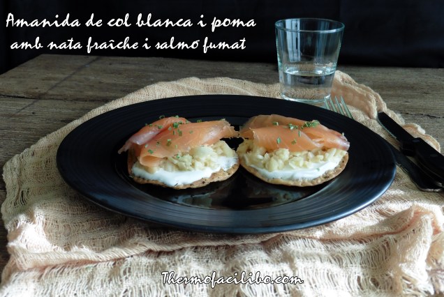 Amanida de col blanca i poma