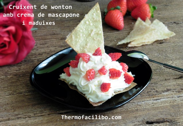 Cruixent de wonton amb crema de mascarpone i maduixes.4