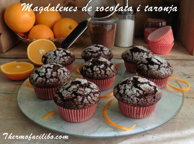 Magdalenes de xocolata i taronja.-