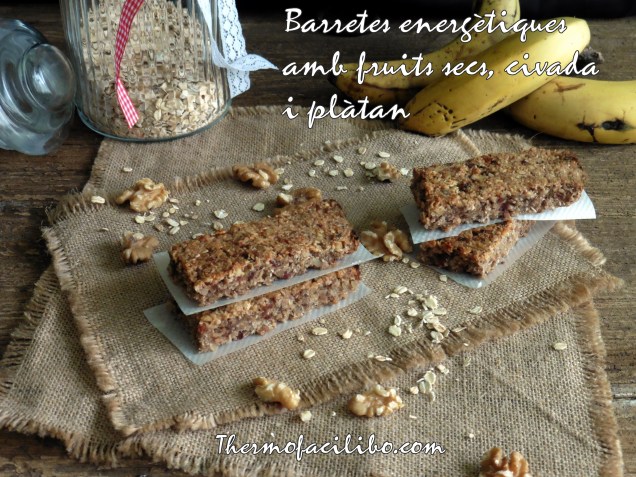 arretes energètiques amb fruits secs, civada i plàtan.-