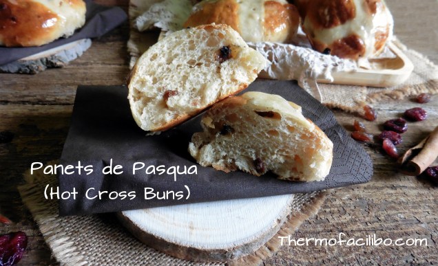 Panets de Pasqua (Hot Cross Buns)-1