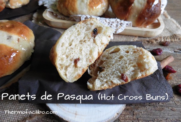 Panets de Pasqua (Hot Cross Buns)-