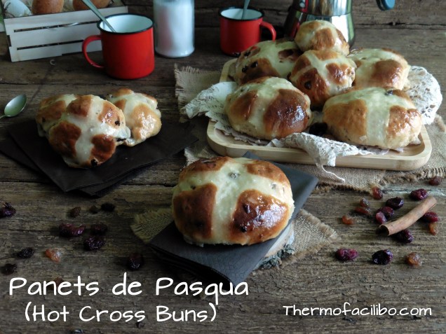 Panets de Pasqua (Hot Cross Buns)1
