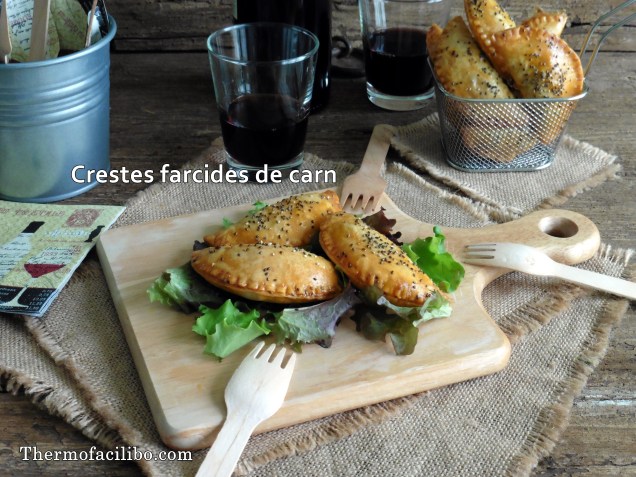 Crestes farcides de carn