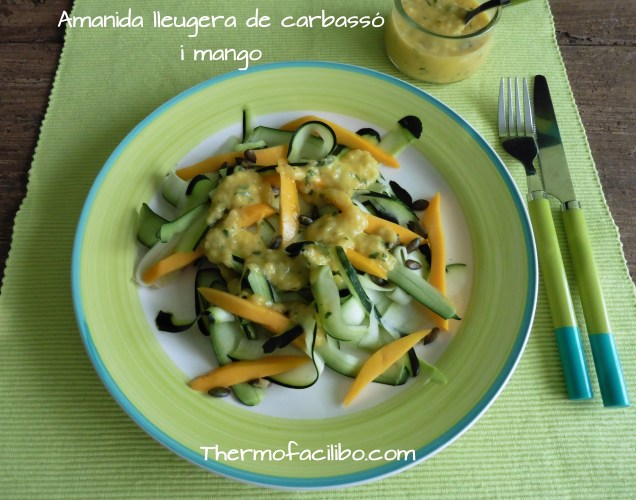 Amanida lleugera de carbassó i mango