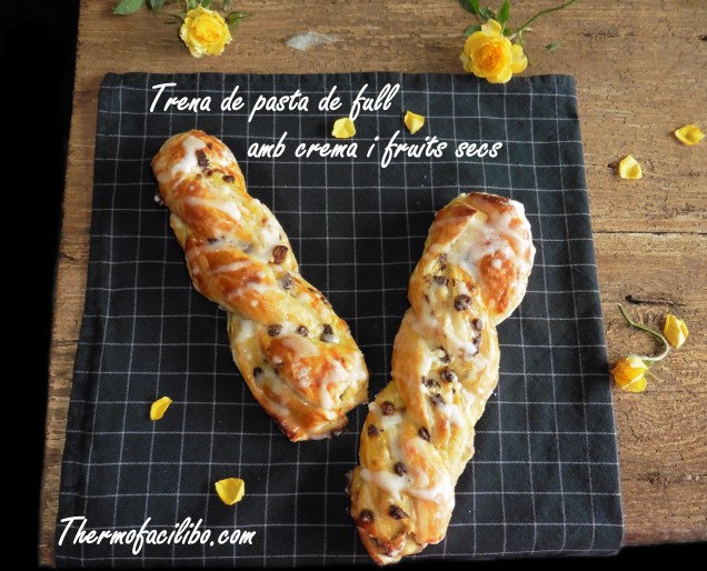 Trena de pasta de full amb crema i fruits secs.1