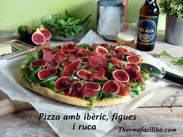 Pizza amb ibèric, figues i ruca