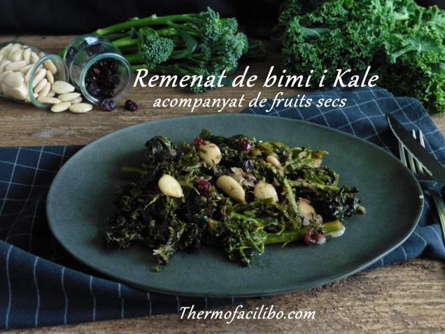 remenat de bimi i kale acompanyat de fruits secs