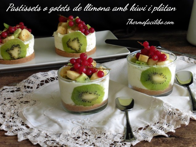 Pastissets o gotets de llimona amb kiwi i plàtan
